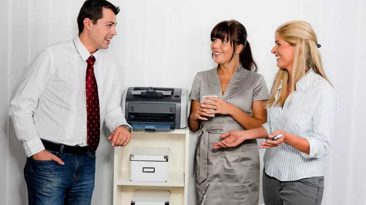 Adela Vă Sfătuiește în Sex și Iubire Sunt Colegă De Serviciu Cu Fosta Iubită A Iubitului Meu