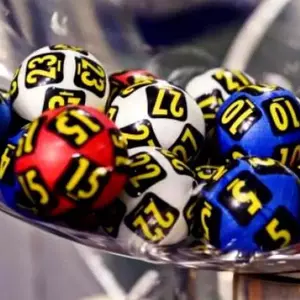 Adolescent Filmat N Timp Ce Face Sex Ntr Un Cimitir Imaginile Fiind F Cute Publice Libertatea