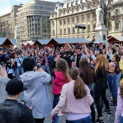 Flashmob în centrul Bucureștiului pentru iubitorii Eurovision. Luminița Anghel și Adrian Enache au făcut spectacol