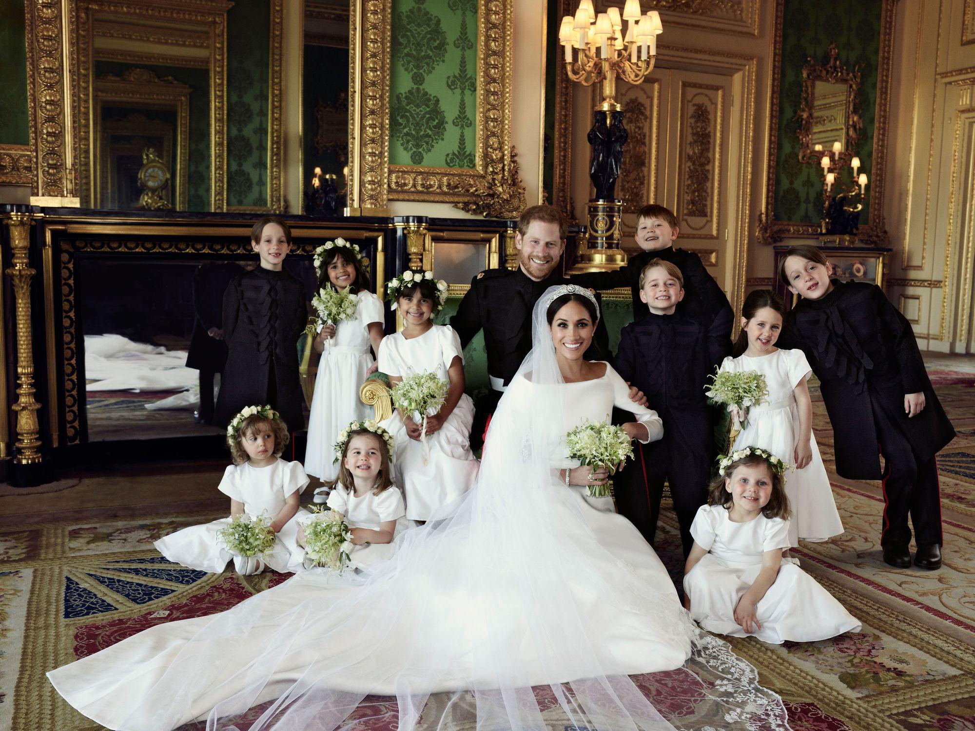 Primele Fotografii Oficiale Cu Prințul Harry și Meghan Markle După