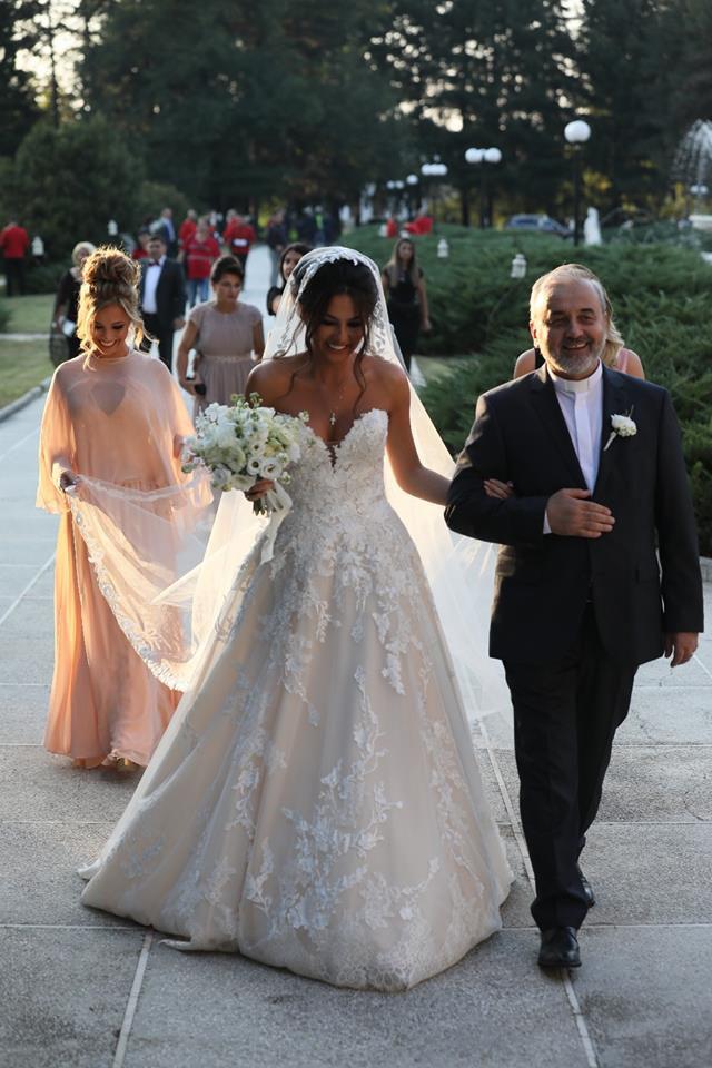 S A Aflat Câți Bani A Dat Nora Lui Liviu Dragnea Pe Rochia De
