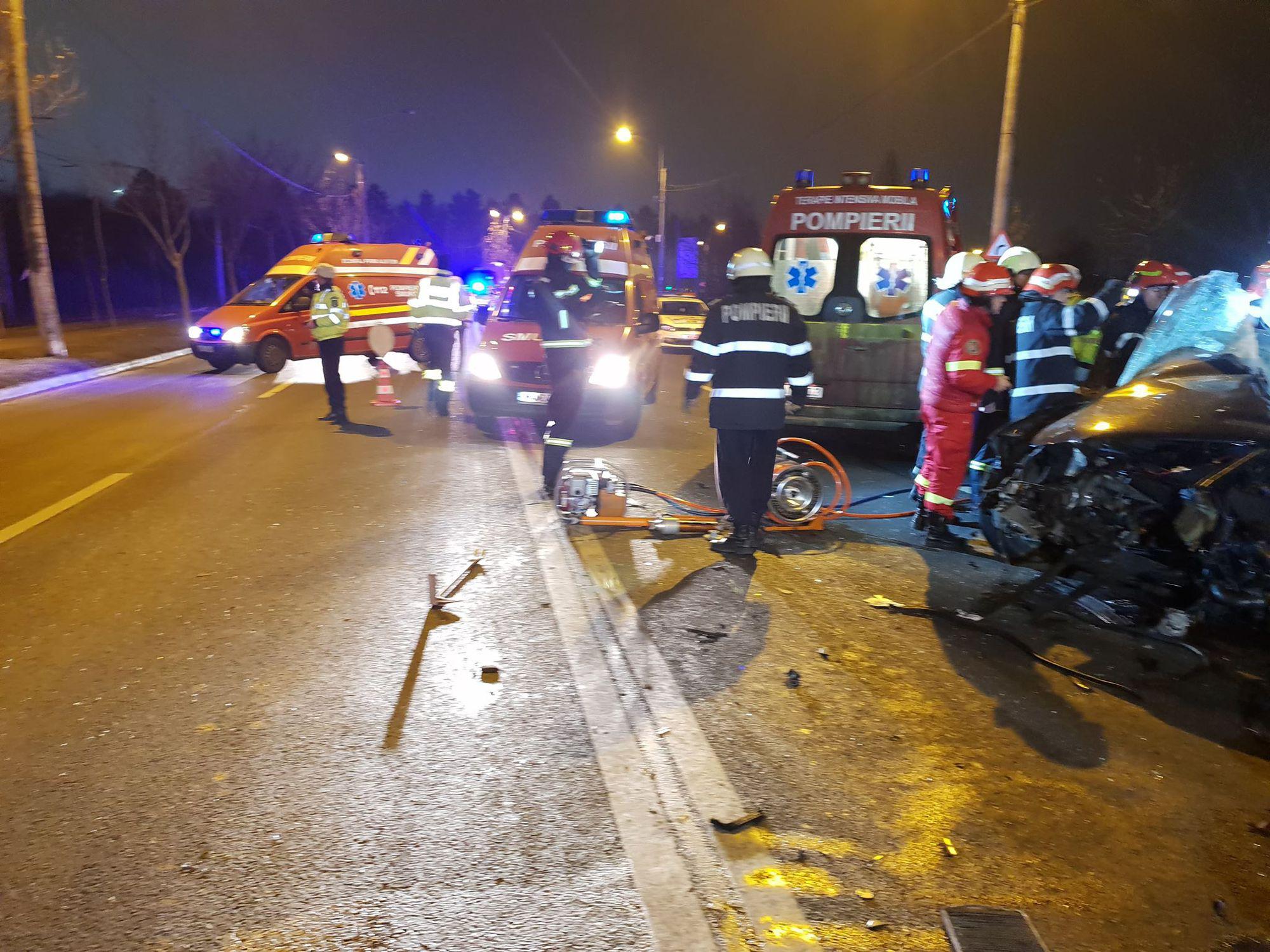Accident teribil Ã®n BucureÈti, pe Èoseaua Petricani. DouÄ persoane au murit dupÄ coliziunea unei maÈini cu un autobuz
