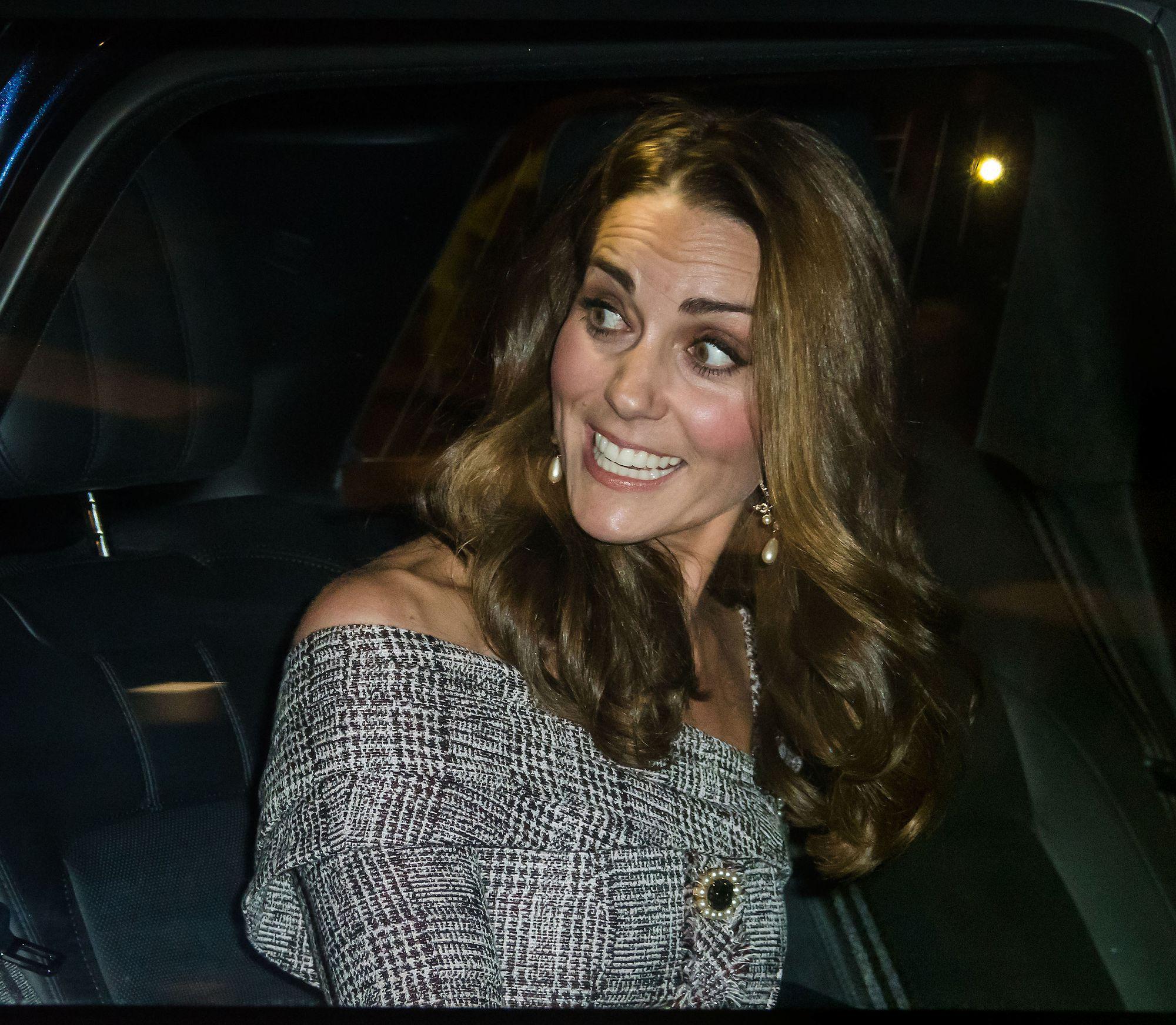Motivul Pentru Care Kate Middleton Are Trei Bijuterii Pe Degetul