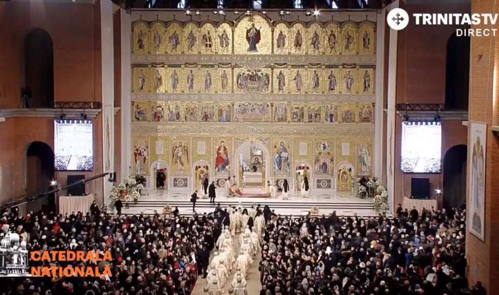 Foto Video Imagini De La Slujba De SfinÈ›ire A Catedralei Mantuirii Neamului 100 De PreoÈ›i È™i Zeci De Mii De CredincioÈ™i ParticipÄƒ La Evenimentul Istoric