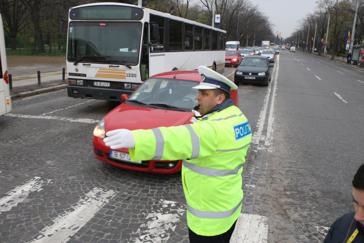 Chiar dacă nu are permis de conducere, a furat maşina tatălui şi s-a plimbat prin oraş cu ea