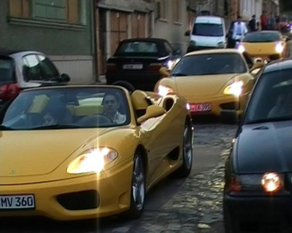 O FEMEIE din Bocşa, posesoarea celei mai mari FLOTE DE BOLIZI DE LUX din Europa! Are peste 500 de MAŞINI! FOTO