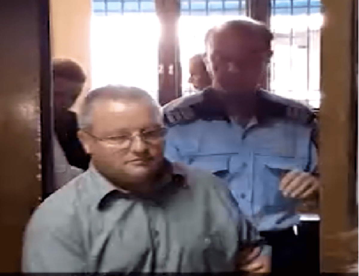 Jandarmul-cămătar Marian Corcodel a ieşit la pensie pe caz de boală. Colonelul acuzat că dădea bani cu împrumut subordonaţilor şi le cerea dobândă pentru sumele date şi că a sustras tone de motorină din Baza de Administrare şi Deservire a ainstituţiei, al cărei sef era, este cercetat acum de DIICOT.