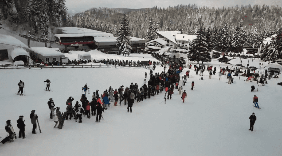 Apres-ski-urile din Poiana Brașov servesc de acum numai produse ambalate şi în sistem take-away
