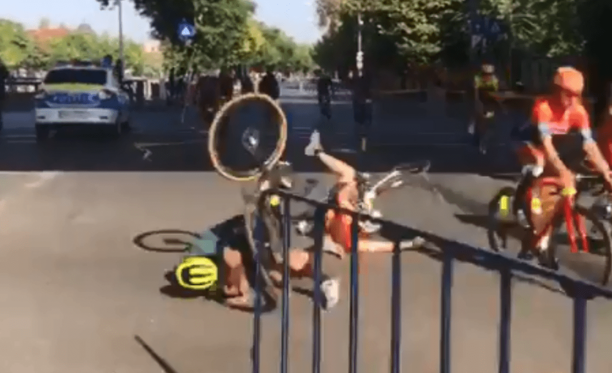 Incident la L\'Etape by Tour de France. Doi cicliști au căzut, după ce unul a încercat să evite linia de tramvai