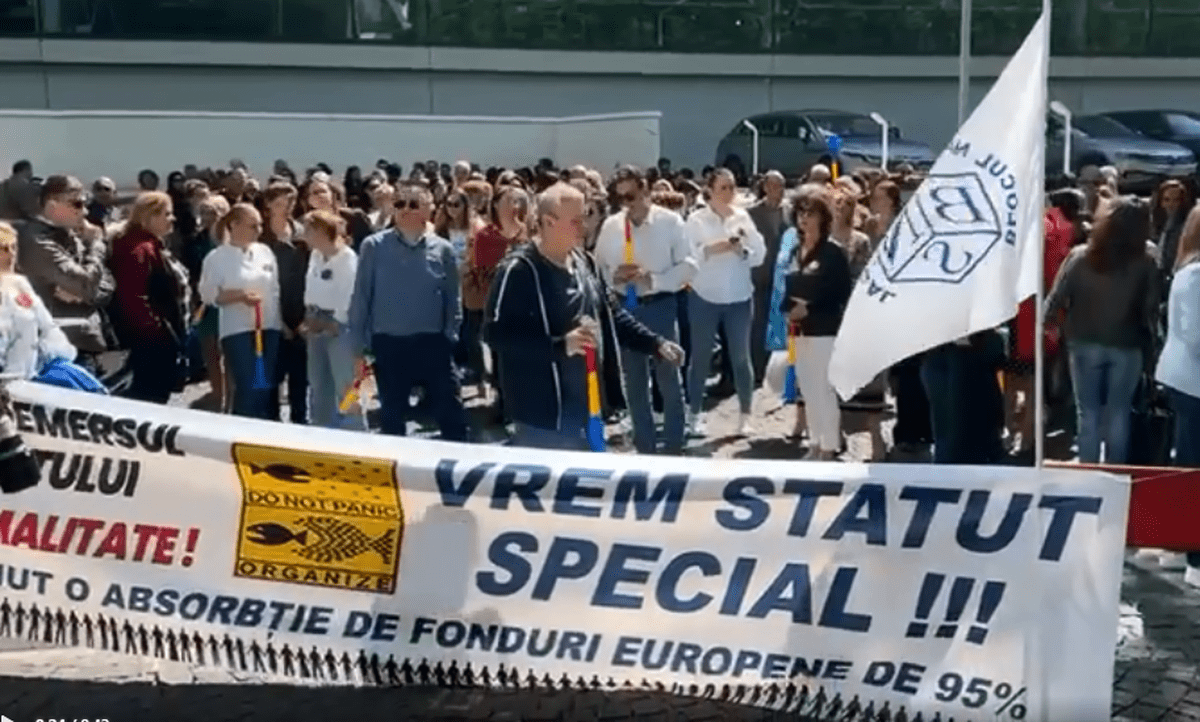 Angajații Guvernului au întrerupt lucrul timp de o oră, în semn de protest. Ce solicitări au