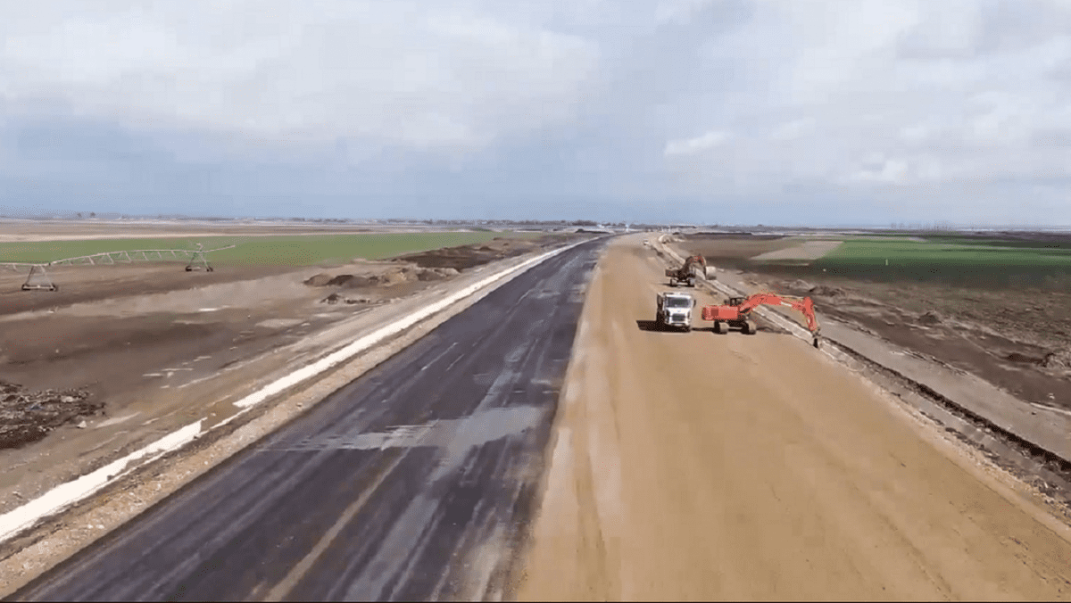 Un fermier din Vrancea a câștigat în instanță despăgubiri de peste 14,5 milioane de euro, după ce autostrada A7 Moldova i-a distrus afacerea