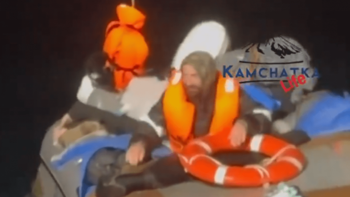 Rus salvat după ce a plutit în derivă 67 de zile, în Pacific. Două persoane au murit | VIDEO