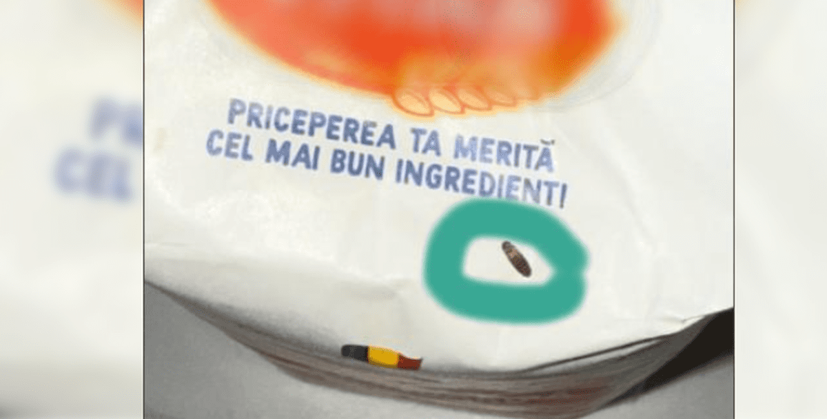 Ce a găsit un clujean în punga de făină cumpărată din supermarket: „Acest trist ingredient și-a găsit sfârșitul