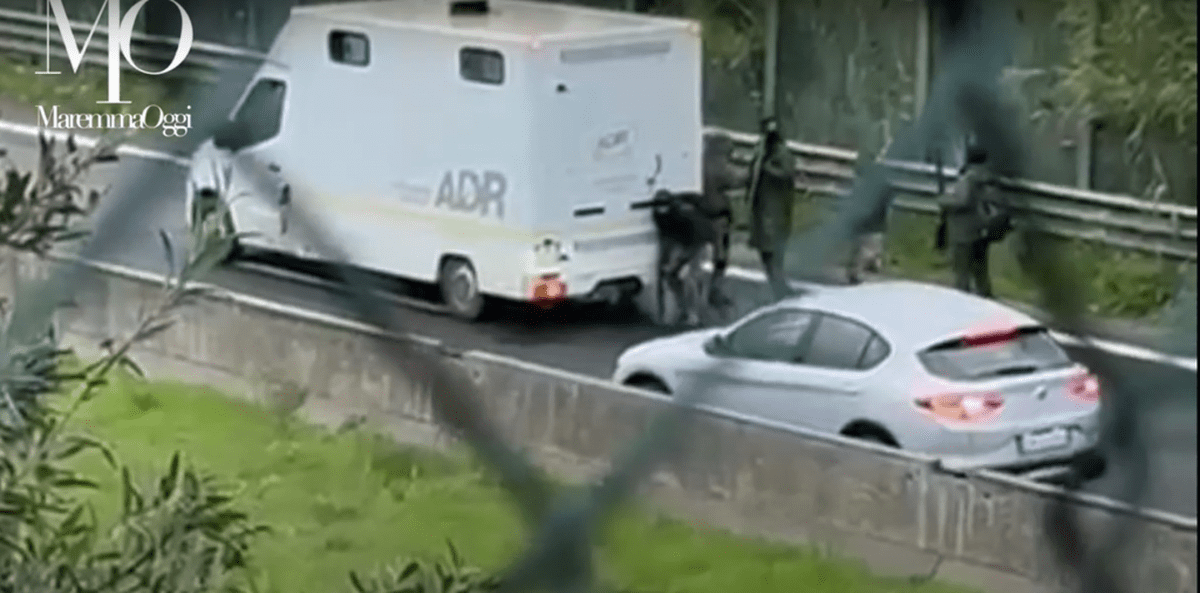 Bandiții au fugit cu 4 milioane de euro, în Italia. FOTO: Captură video.