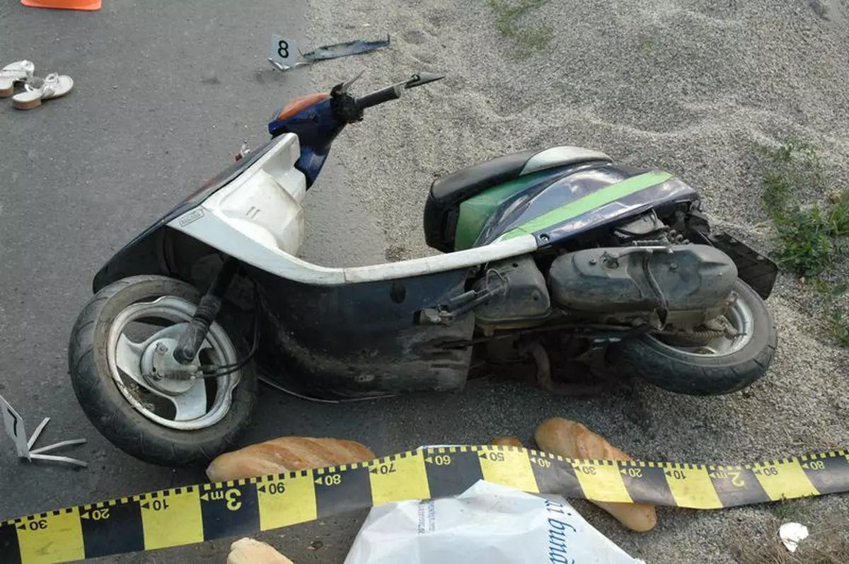 Un subofiţer al MApN a murit după ce s-a răsturnat în şanţ cu scuterul!