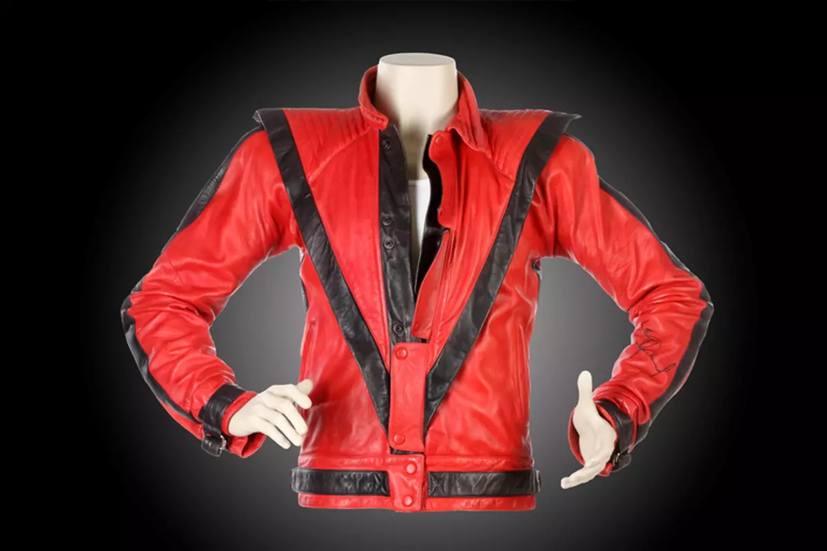 Jacheta roşie a lui Michael Jackson din clipul Thriller s-a vândut cu 1,8 milioane de dolari