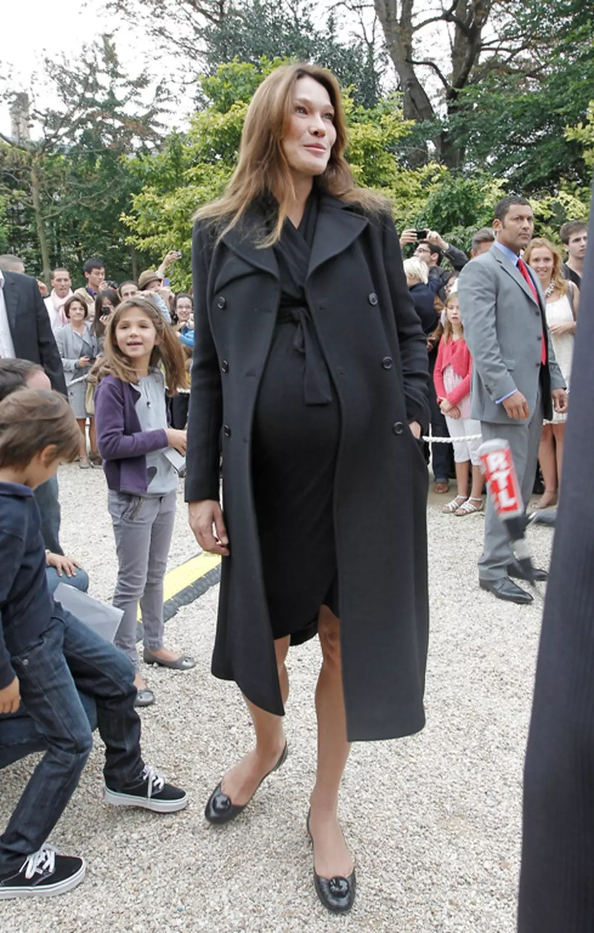 Carla Bruni, superstiţioasă în privinţa sarcinii