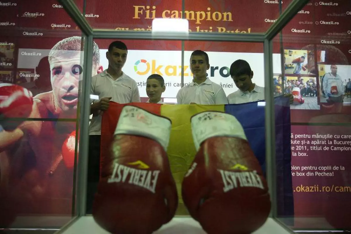 Mănuşile lui Lucian Bute au fost scoase la licitaţie!