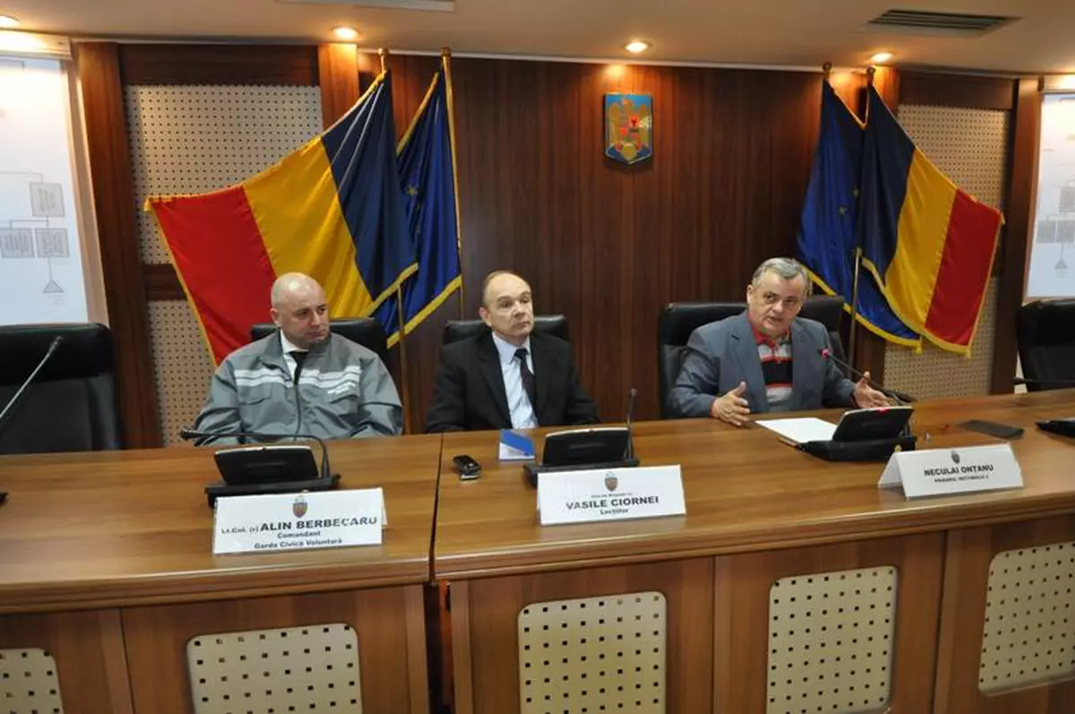Voluntari antrenaţi să intervină în caz de cutremure