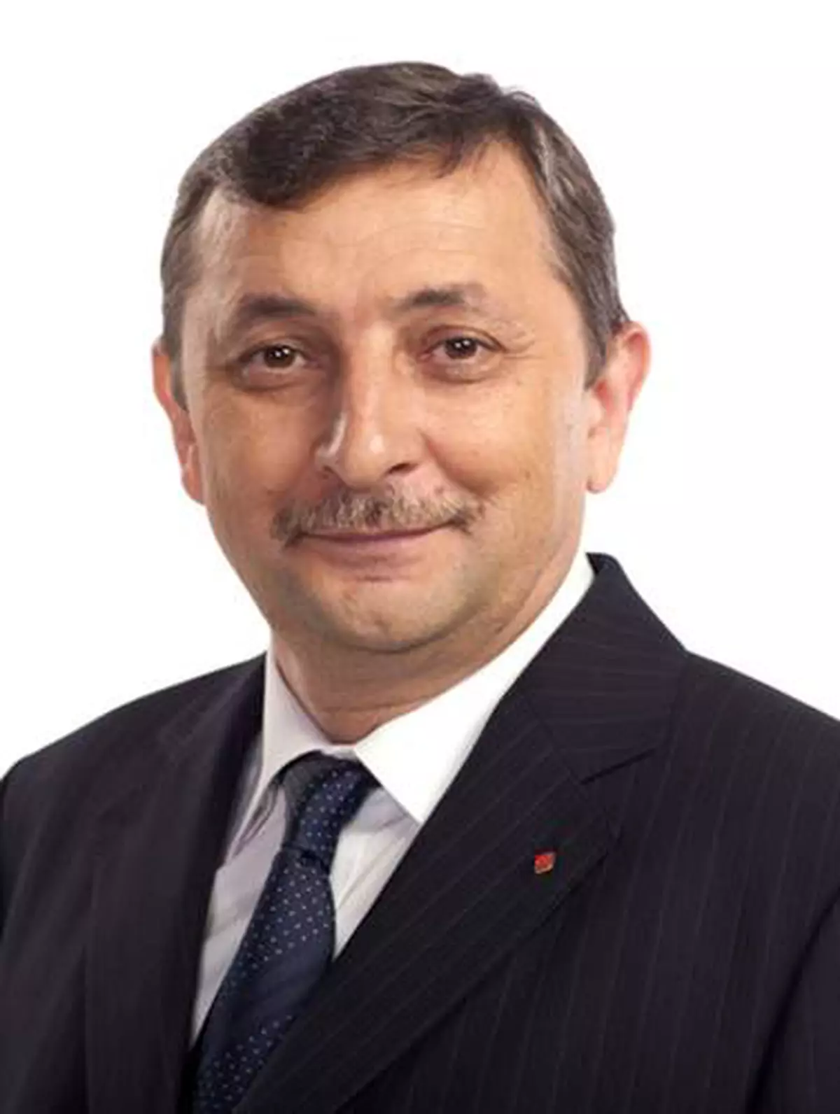 Ioan Enciu nu vrea creşterea preţului la curent electric şi combustibili