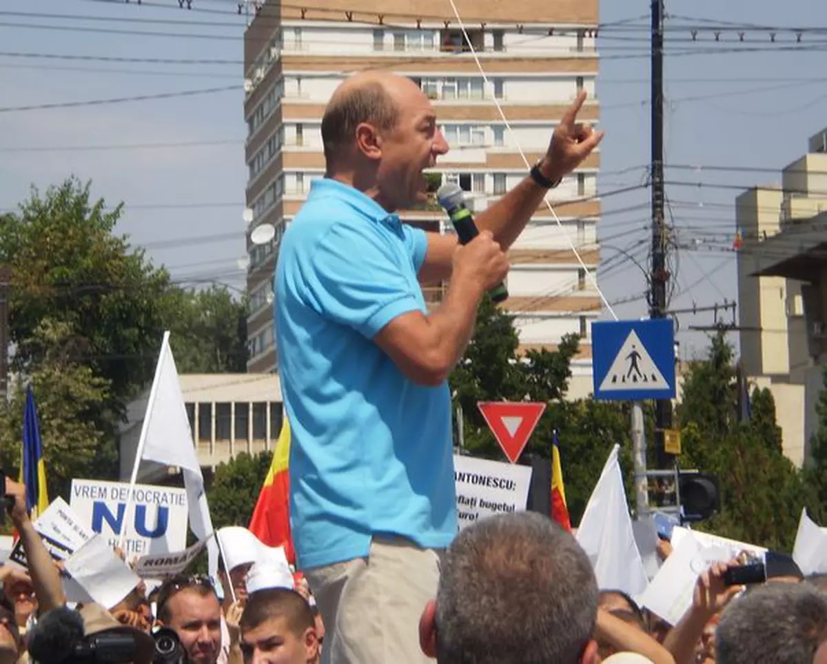 BĂTAIE la mitingul pro-Băsescu, organizat la Iaşi