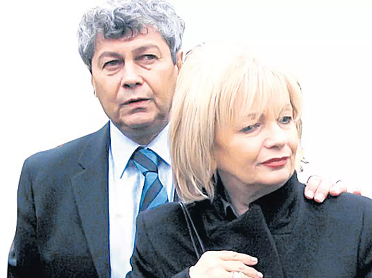 Neli Lucescu a căzut pe scările unui anticariat şi şi-a fracturat umărul!