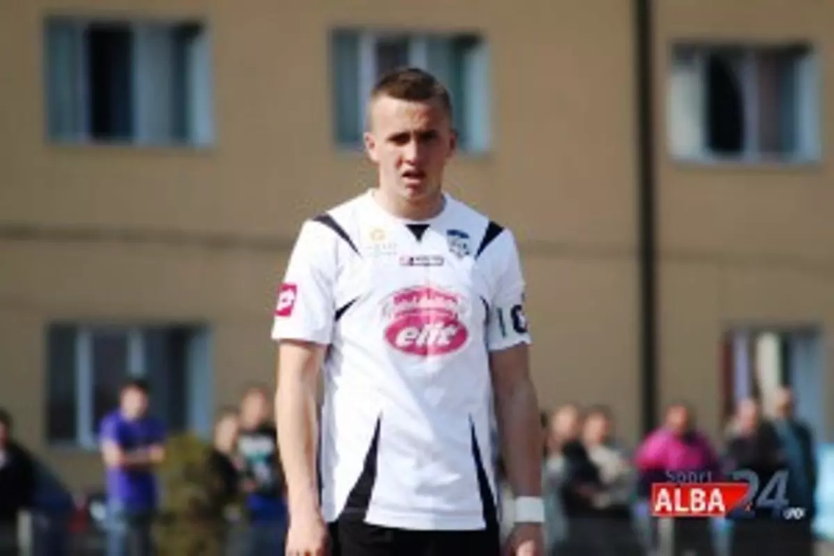 Un al doilea fotbalist de la Unirea Alba Iulia a fost scos la vânzare la mica publicitate!