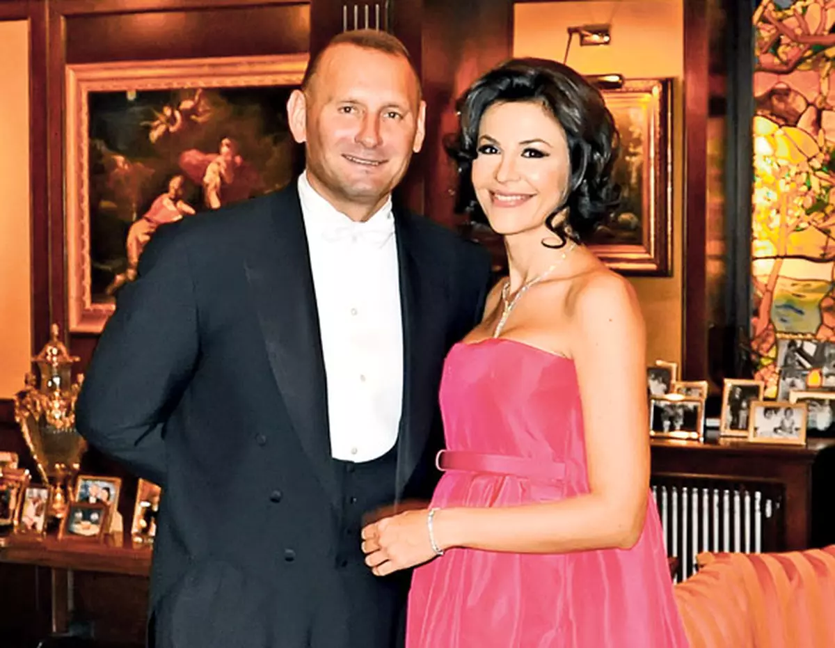 Adina Alberts şi Viorel Cataramă petrec o săptămână «de miere» în Elveţia, după ce s-au logodit religios