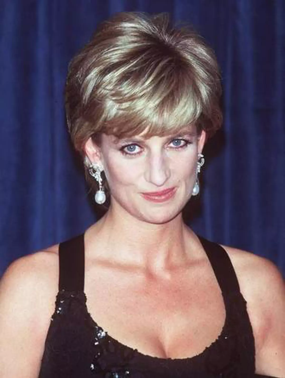 IPOTEZĂ INCREDIBILĂ! Prinţesa Diana trăieşte! Vezi cum ar arăta acum!