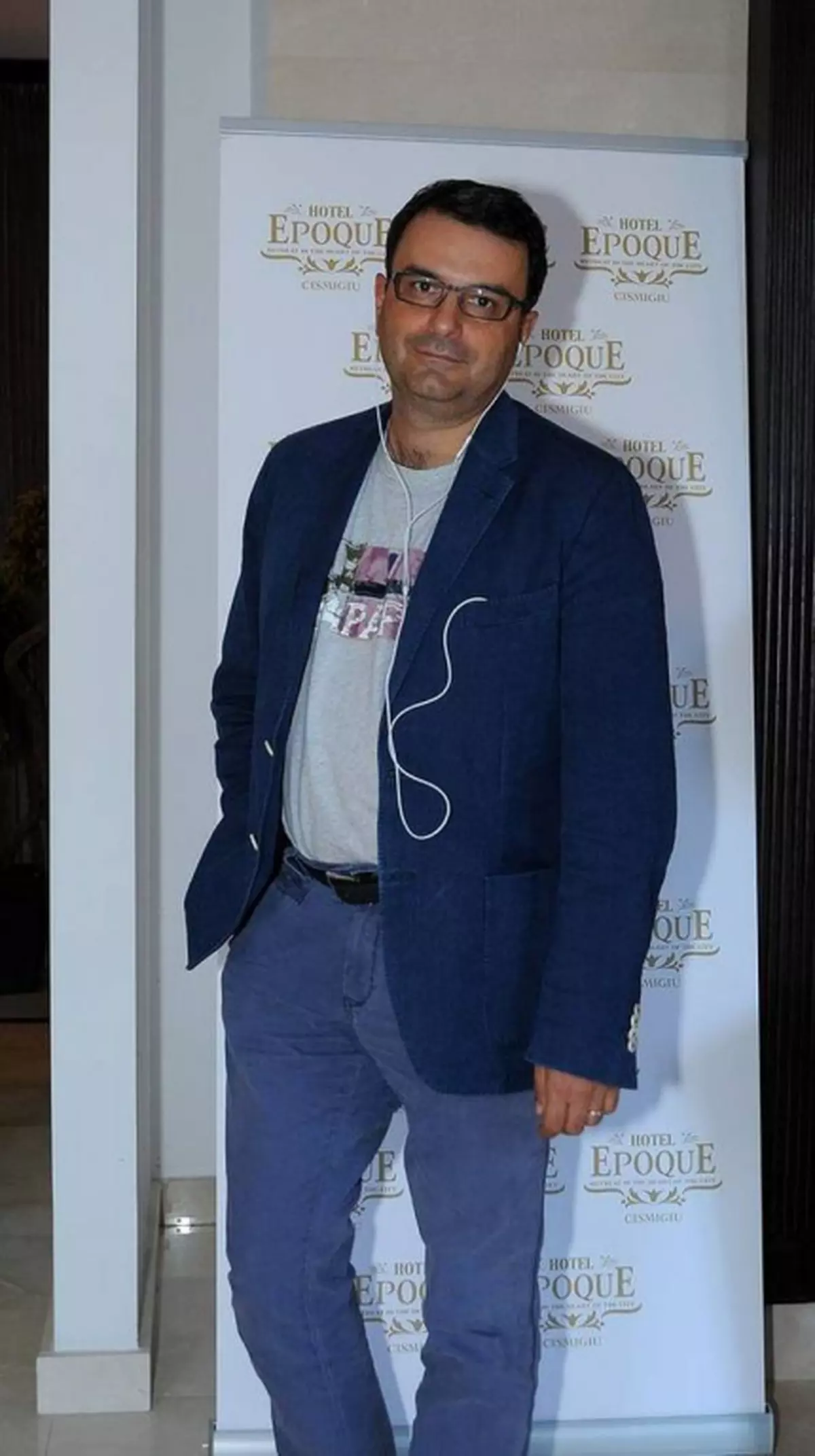 Lucian Mîndruţă, FĂCUT PRAF DE O SEXY DANSATOARE. Jurnalistul, ACUZAT DE IDEI CRETINOIDE şi FASCISTE