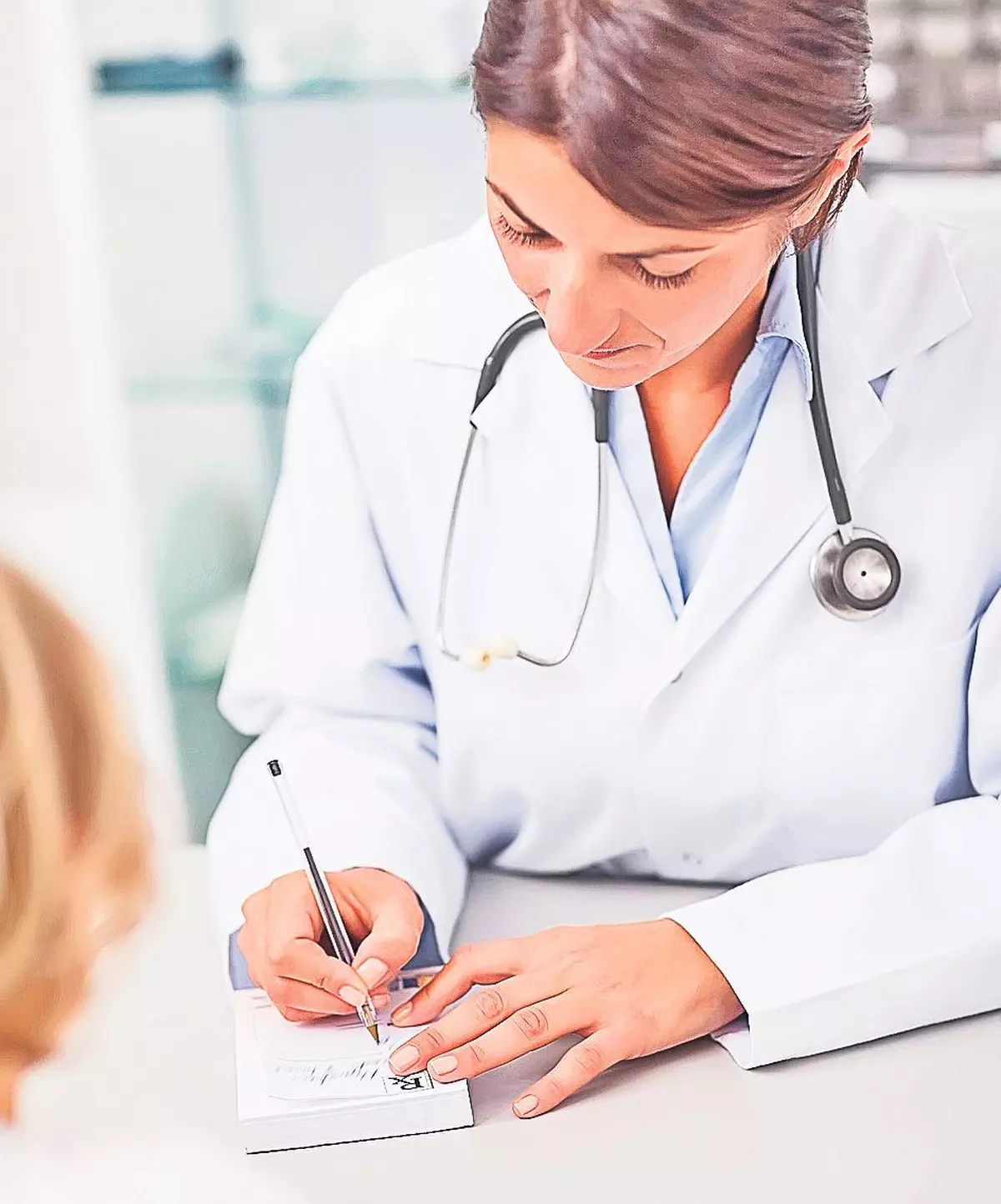 Românii ar putea să ia canabis din farmacii
