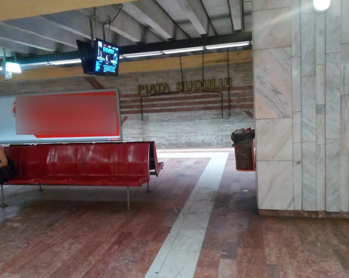 REVOLTĂTOR! MIZERIA CRASĂ DOMNEŞTE în staţia de metrou Piaţa Sudului! FOTO EXCLUSIVE