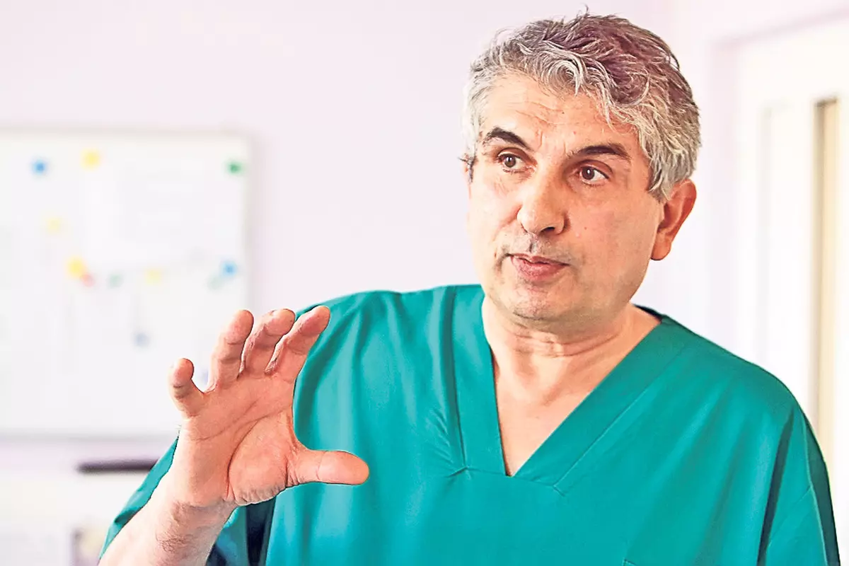 Tribunalul București a decis, din nou, că medicul Gheorghe Burnei poate să profeseze într-un spital de stat, inclusiv la Spitalul ”Marie Curie”, unde era chirurg ortoped înainte de a fi trimis în judecată pentru luare de mită. Decizia nu este definitivă.