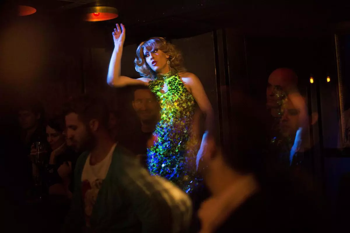 În Cluj există un singur club gay! Clienții se simt ca în familie! Află-i povestea!