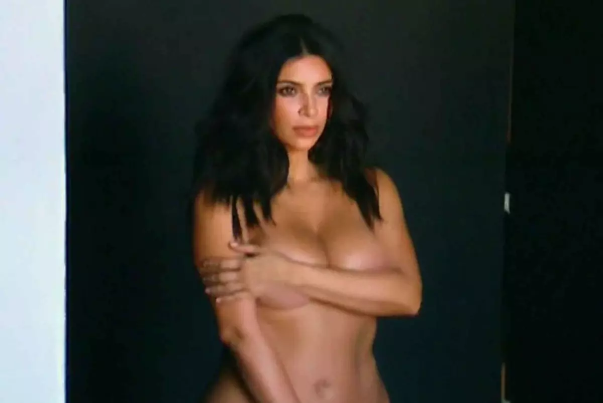 Kim Kardashian este acuzată că ia în derâdere simbolurile religioase. Cum a apărut vedeta