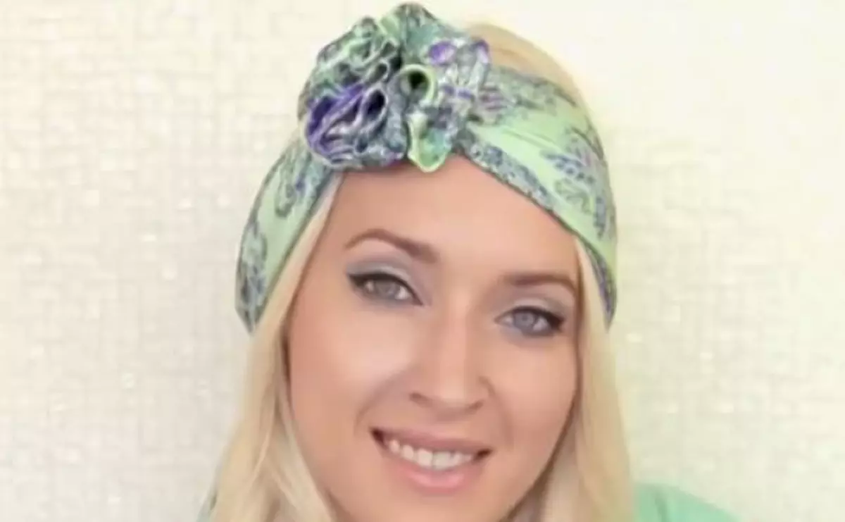 Cum să porţi o eşarfă pe cap. 10 idei originale