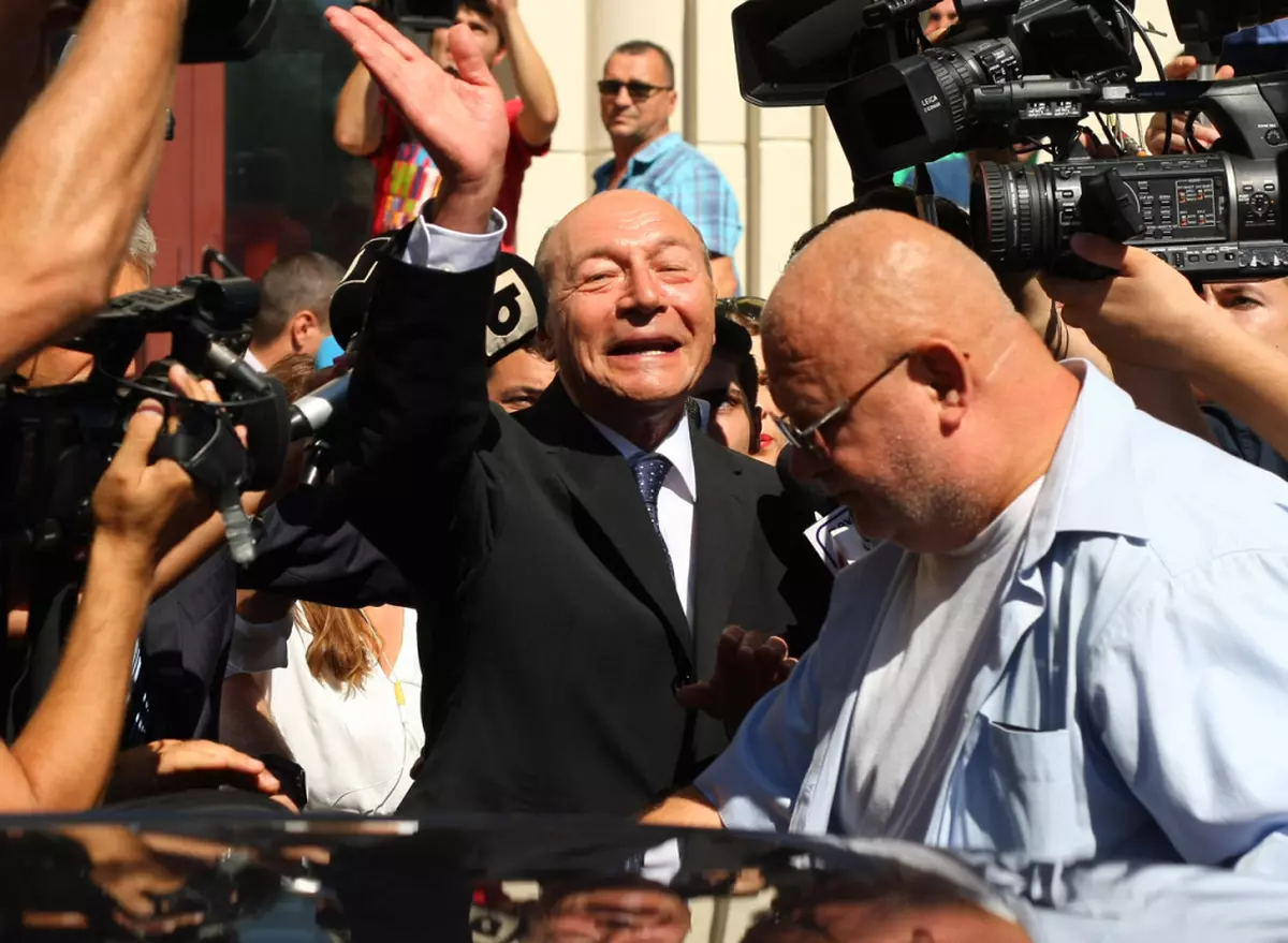 Ar putea scăpa doar cu amendă! Procurorii i-au «îndulcit» situația penală lui Traian Băsescu, în dosarul în care Gabriela Firea l-a acuzat de șantaj