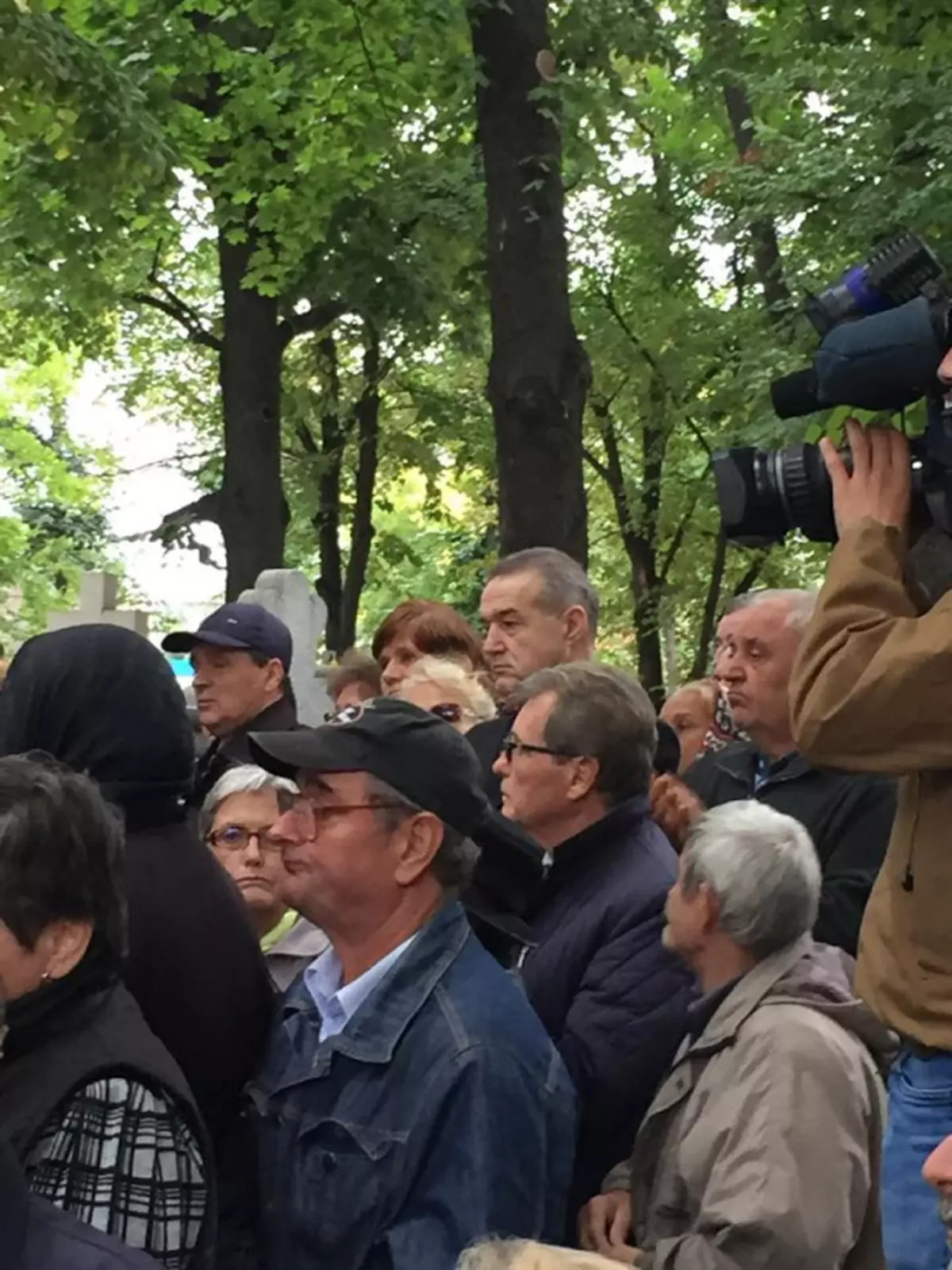 Gigi Becali, la înmormântarea Paulei Iacob | FOTO&VIDEO