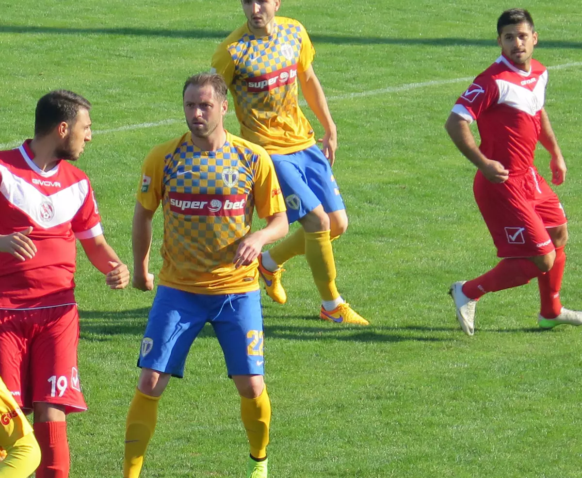 Pulhac s-a făcut câine lup. Fostul fundaș dinamovist a semnat cu Petrolul