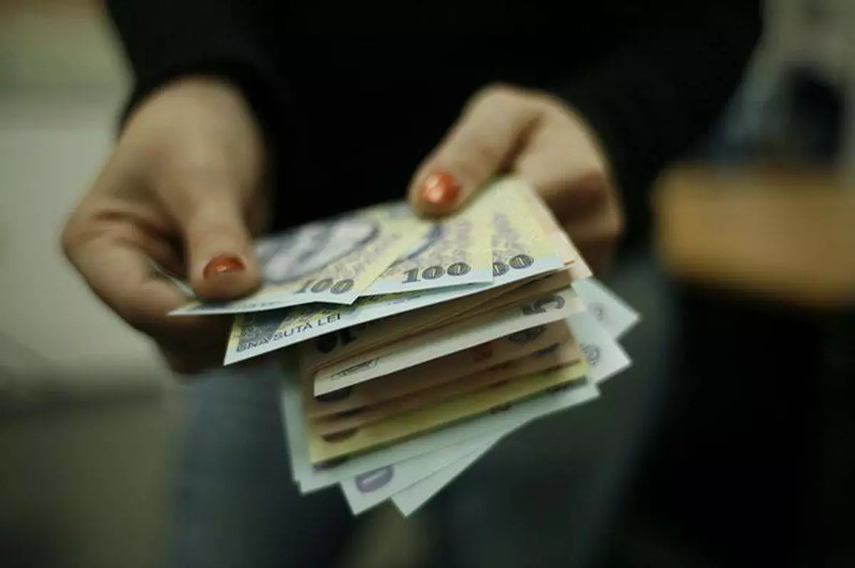 Noua ordonanță a salariilor va fi gata pe 1 iunie. Legea salarizării îngheață sporurile și 7 indemnizații
