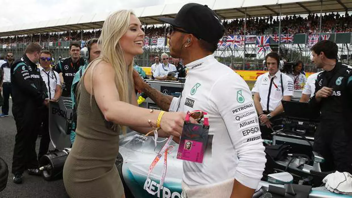 Un cuplu nou se formează în lumea sportului. ^Lindsey Vonn și Lewis Hamilton și-au dat târcoale pe pista de schi