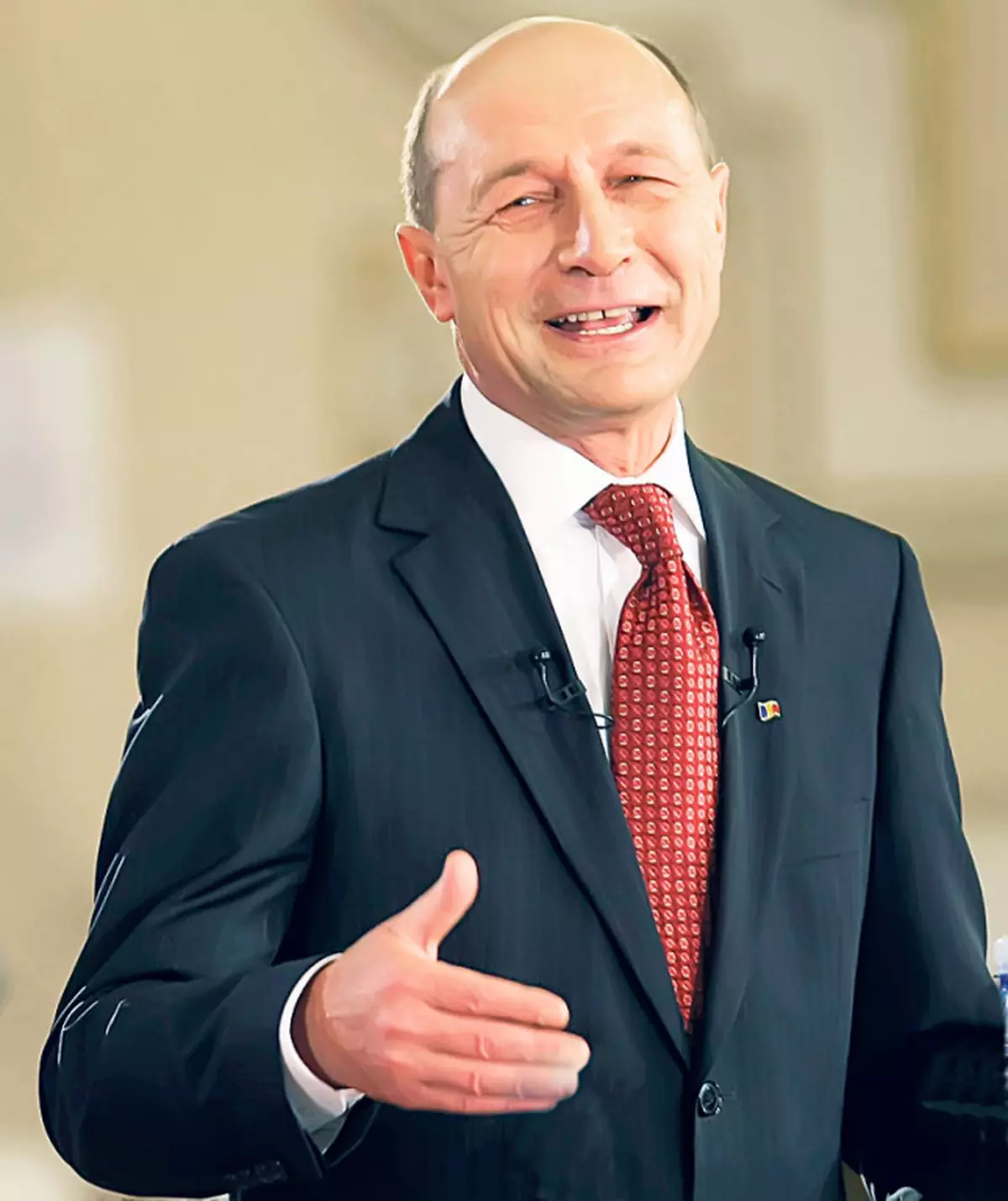 Vor să câștige primăriile cu prietenul și cumătrul lui Băsescu