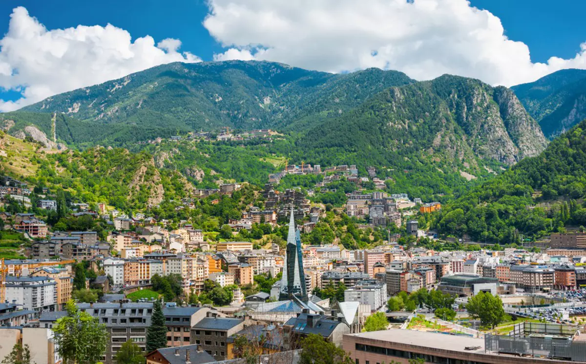 Andorra, o ţară cât un weekend de vis! Are tricolor ca al nostru, peisaje minunate şi preţuri fără taxe
