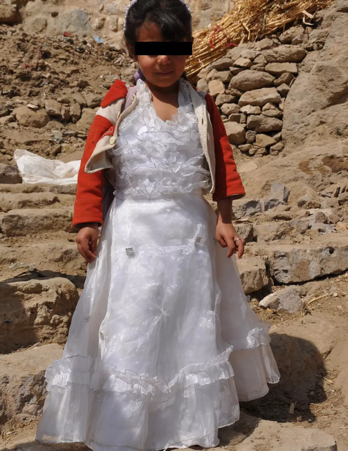 Banii ucid copilăria în Yemen: fetiță de 8 ani, moartă după ce a fost violată în noaptea nunții