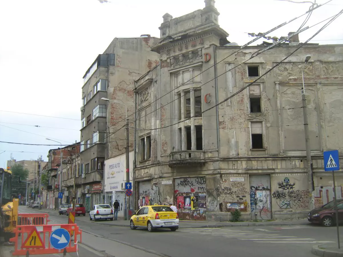 EXCLUSIV. ”Clădirea Porno” Poate Omorî Oameni Chiar și Fără Cutremur! |  Libertatea