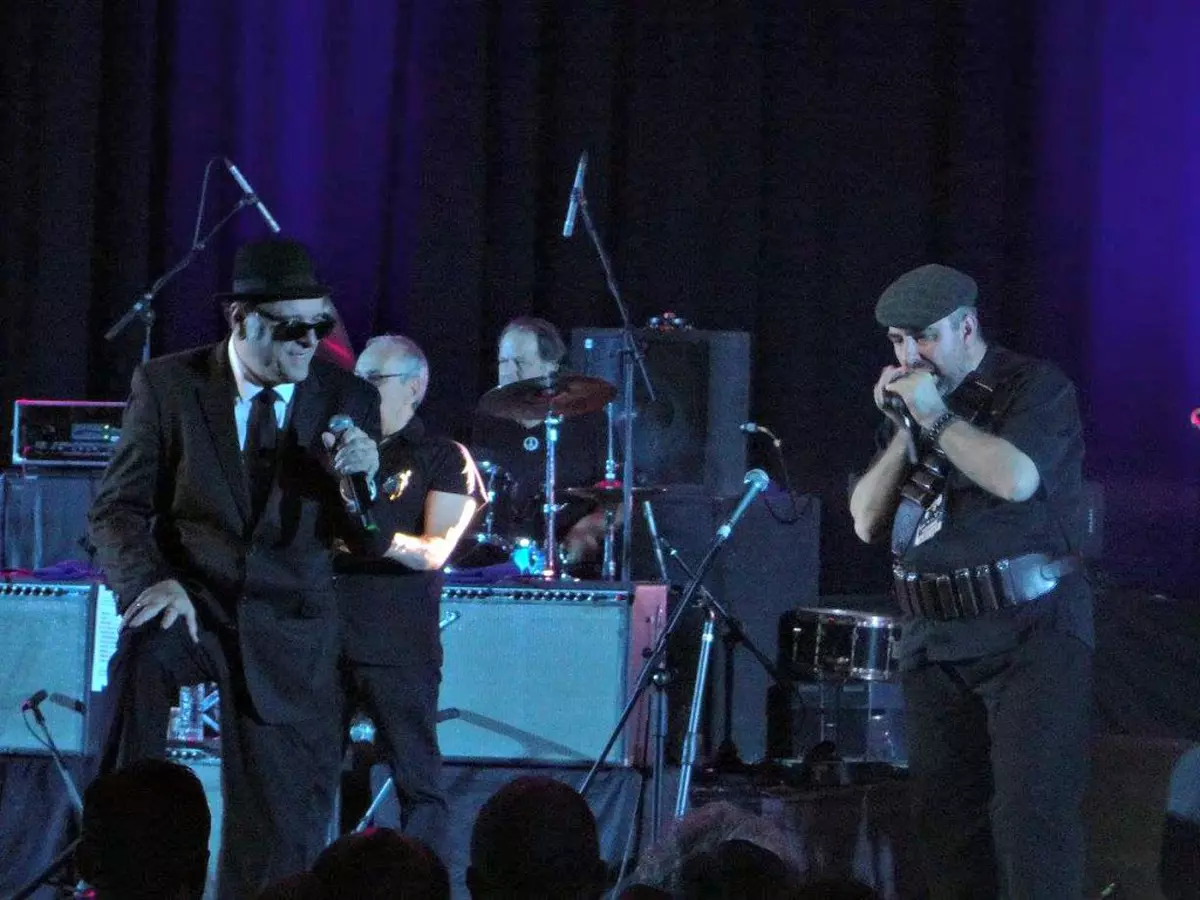 Giganții Blues Brothers au primit în trupă bluesman român
