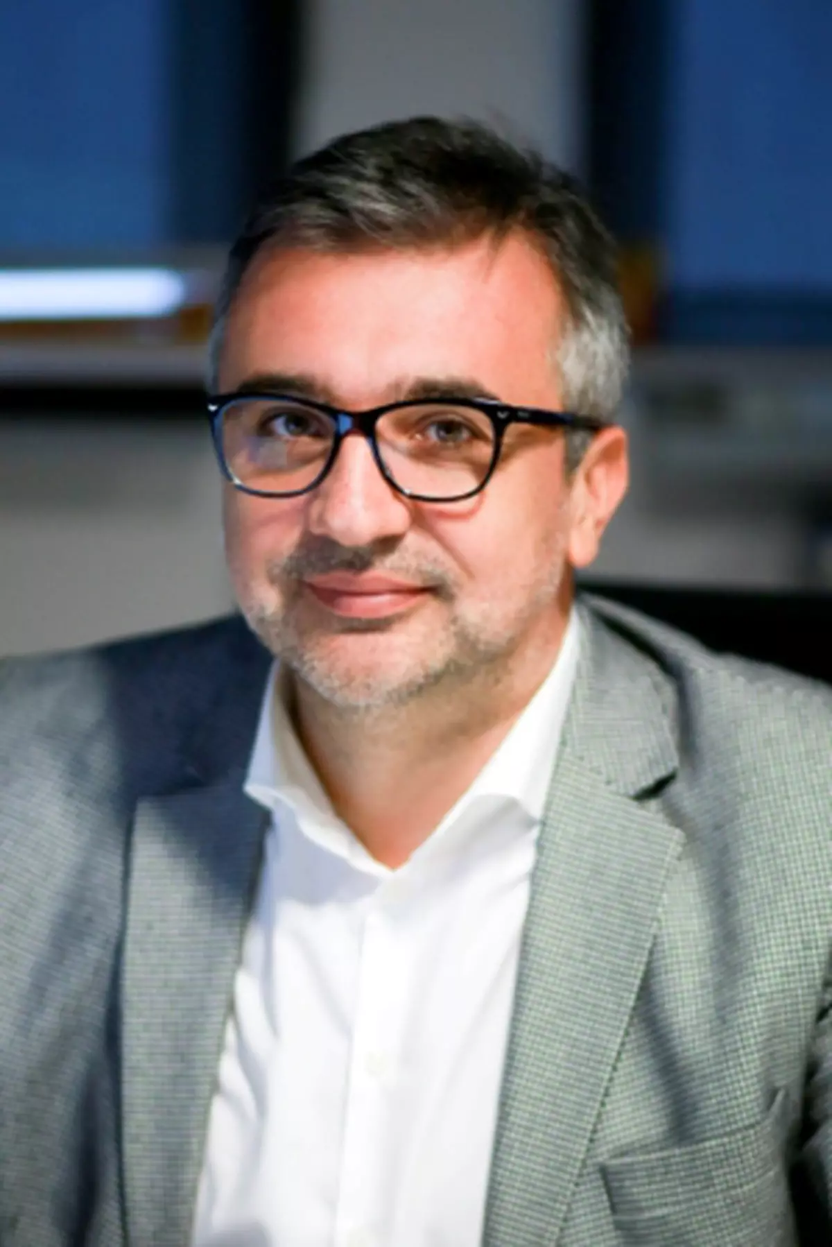Cine este Lucian Romașcanu