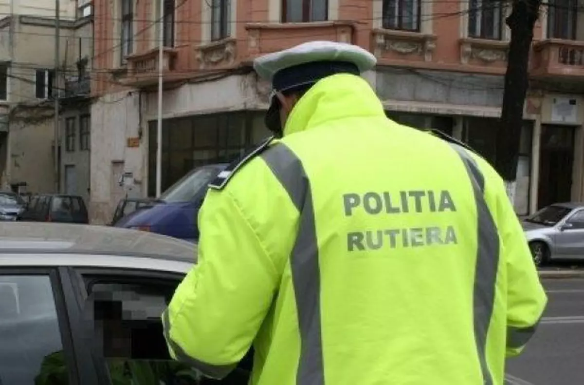 Cum arată acest șofer care a ieșit cu mașina în decor pe autostradă