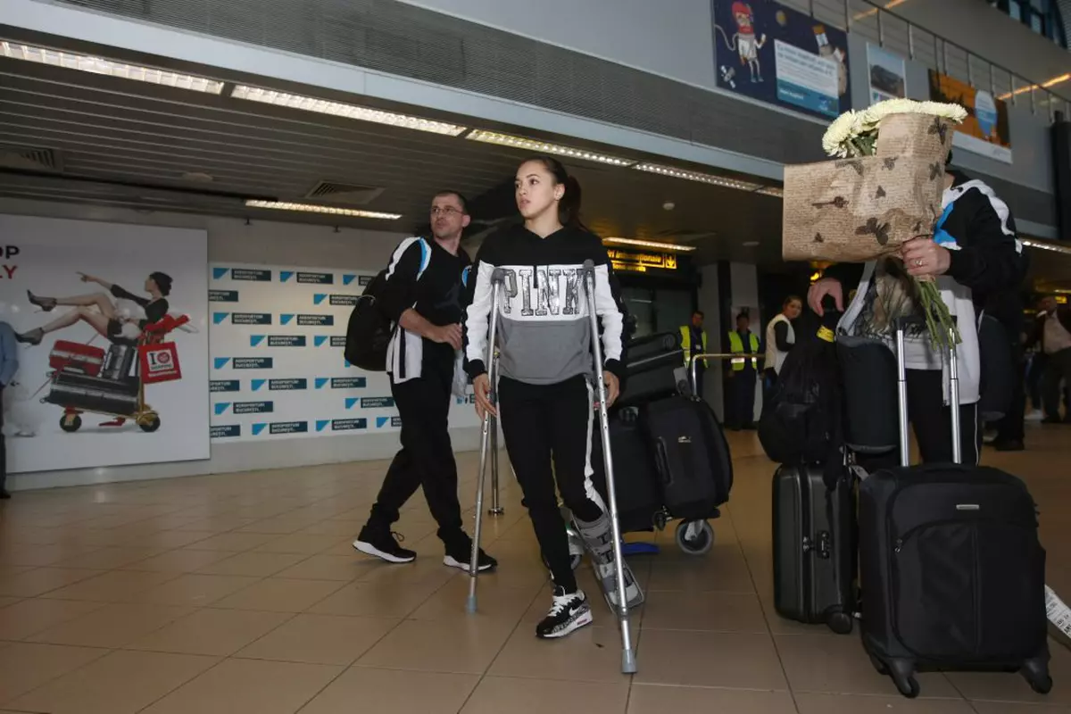 Larisa Iordache a sosit în ţară accidentată