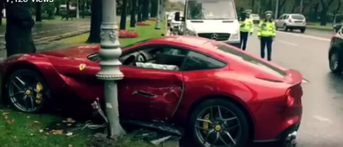 Accident cu Ferrari în Capitală